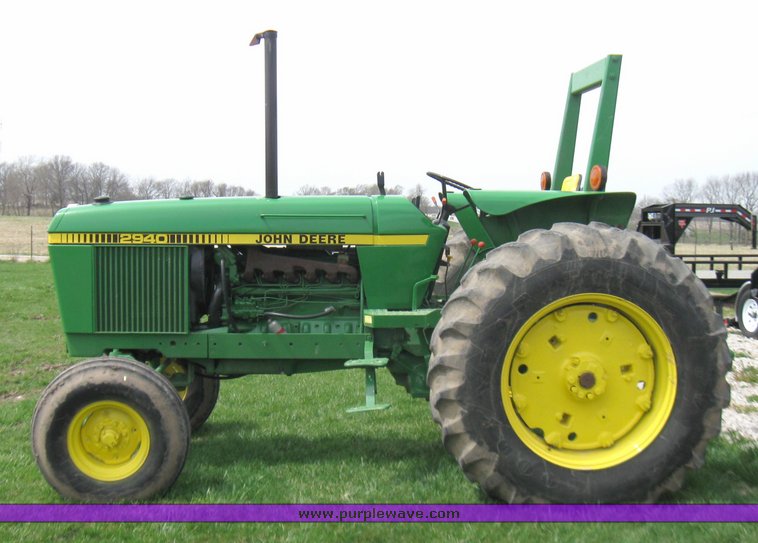 image for item 2144 1980 John Deere 2940 tractor