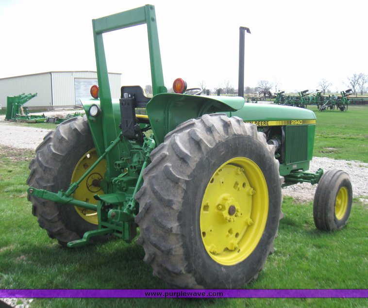image for item 2144 1980 John Deere 2940 tractor