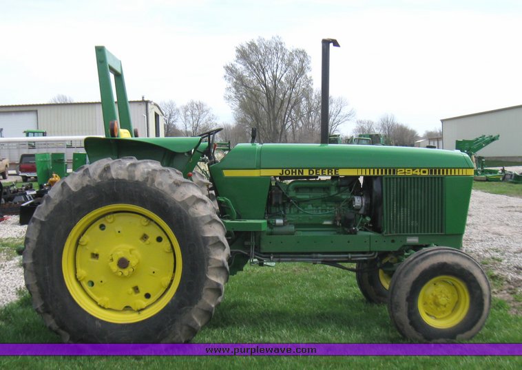 image for item 2144 1980 John Deere 2940 tractor