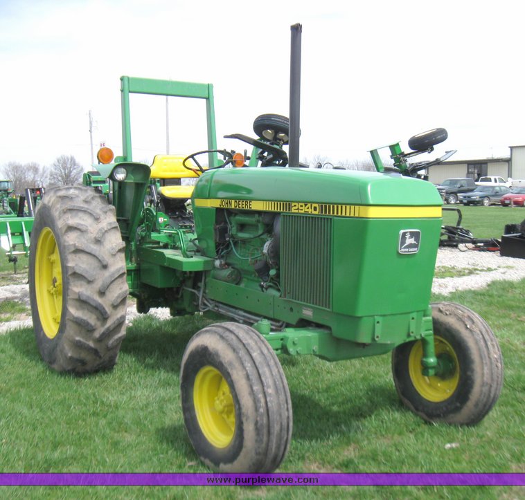 image for item 2144 1980 John Deere 2940 tractor