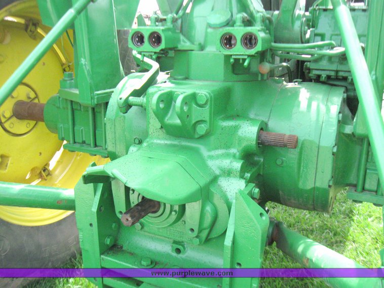 image for item 2144 1980 John Deere 2940 tractor