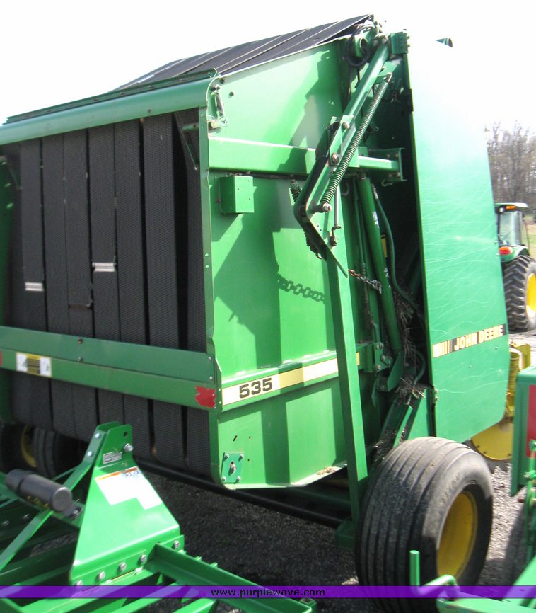 image for item 2149 1990 John Deere 535 round baler