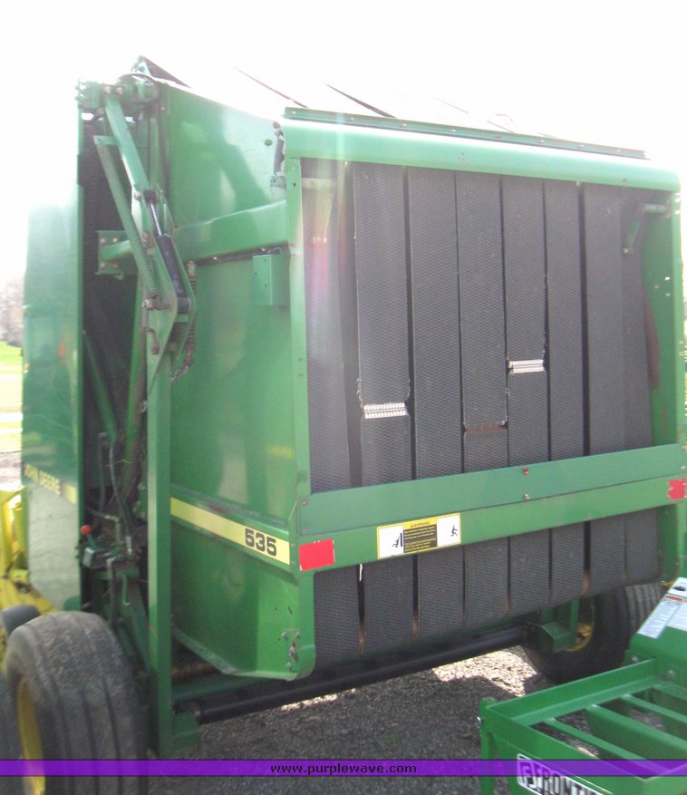 image for item 2149 1990 John Deere 535 round baler