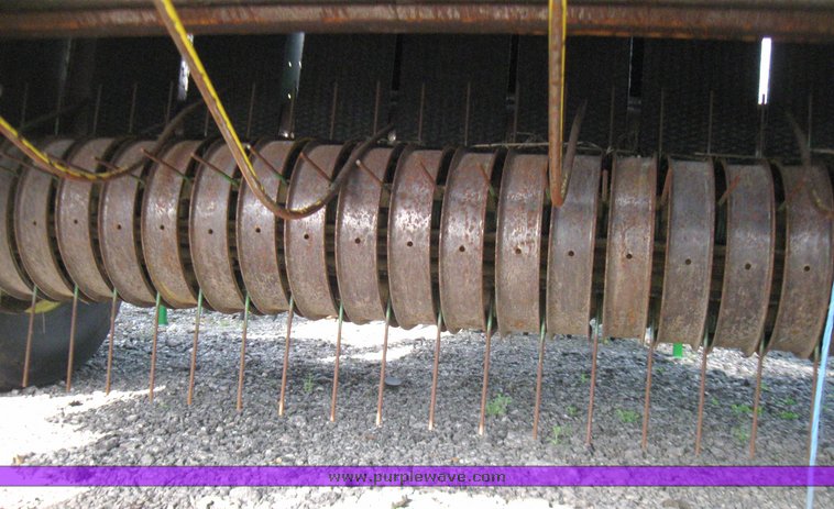 image for item 2149 1990 John Deere 535 round baler