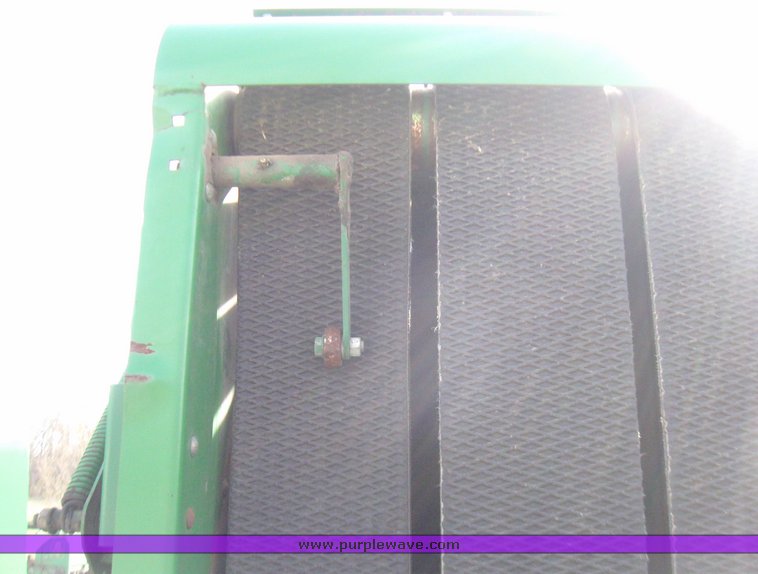 image for item 2149 1990 John Deere 535 round baler