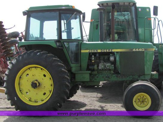 image for item 3030 1978 John Deere 4440 tractor