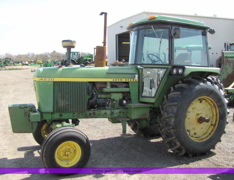 image for item 3033 1973 John Deere 4230 tractor