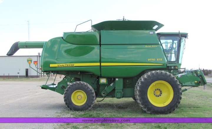 image for item 3060 2008 John Deere 9770 STS combine