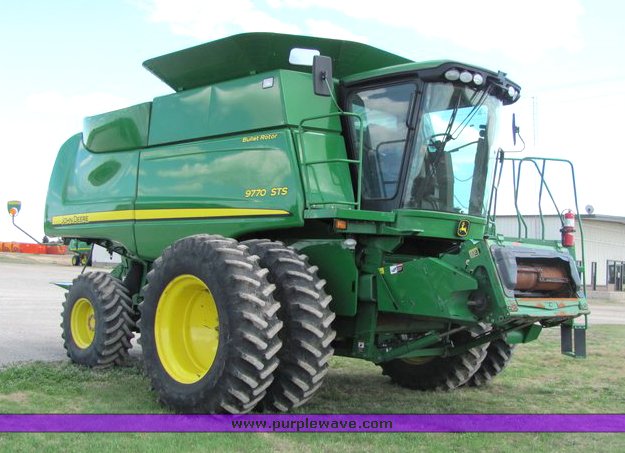 image for item 3060 2008 John Deere 9770 STS combine