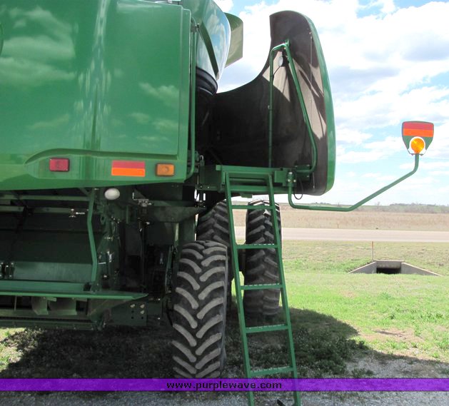 image for item 3060 2008 John Deere 9770 STS combine