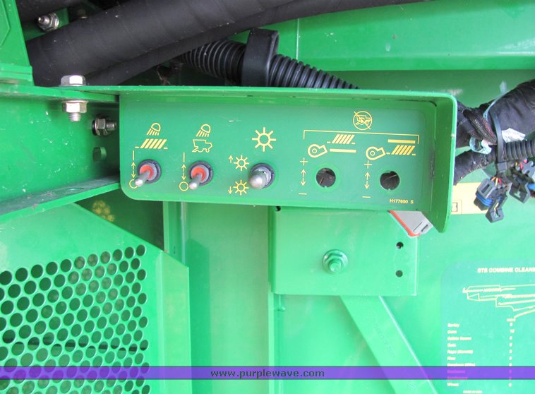 image for item 3060 2008 John Deere 9770 STS combine