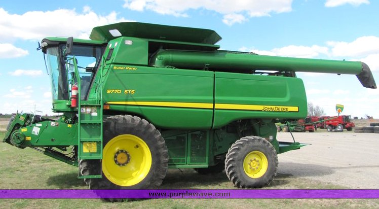 image for item 3061 2008 John Deere 9770 STS combine