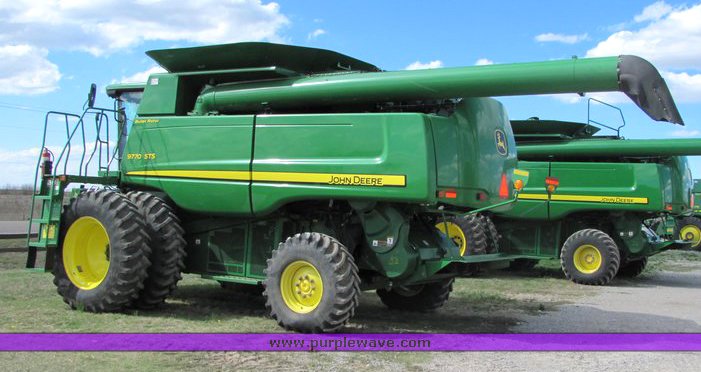 image for item 3061 2008 John Deere 9770 STS combine