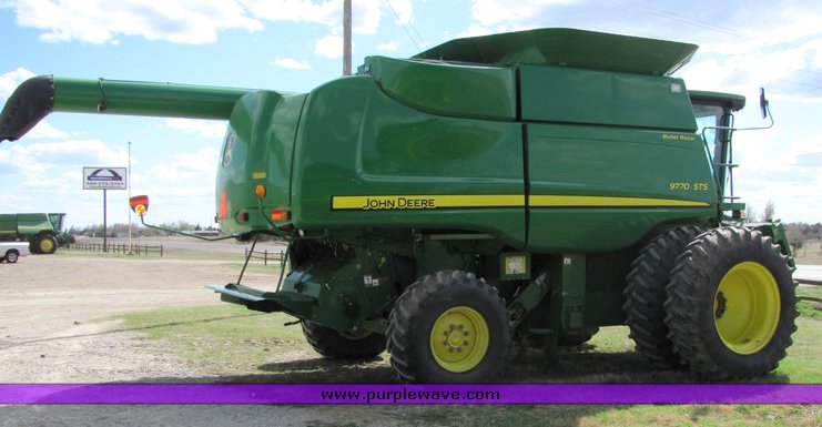 image for item 3061 2008 John Deere 9770 STS combine