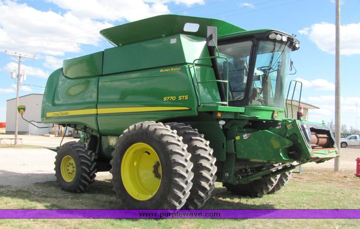 image for item 3061 2008 John Deere 9770 STS combine