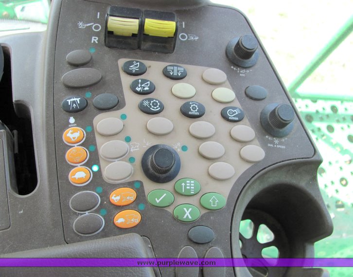 image for item 3061 2008 John Deere 9770 STS combine