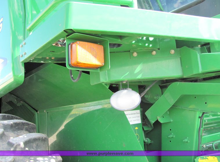 image for item 3061 2008 John Deere 9770 STS combine