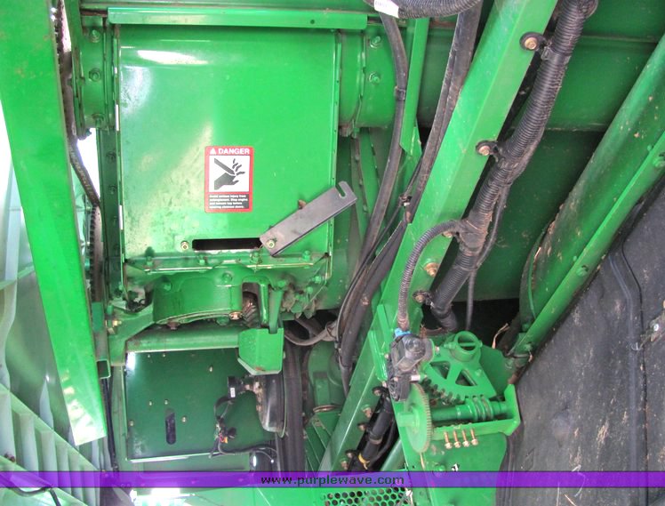 image for item 3061 2008 John Deere 9770 STS combine