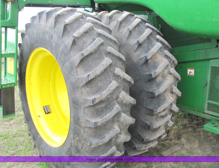 image for item 3061 2008 John Deere 9770 STS combine