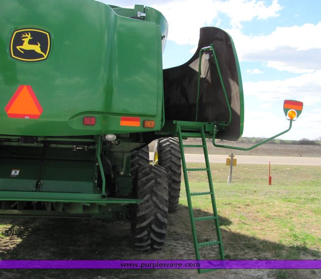 image for item 3061 2008 John Deere 9770 STS combine