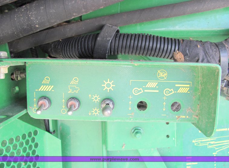 image for item 3061 2008 John Deere 9770 STS combine