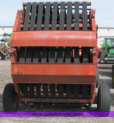 image for item 3126 1982 Hesston 5510 round baler