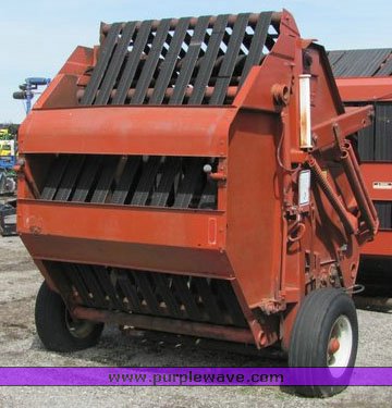 image for item 3126 1982 Hesston 5510 round baler