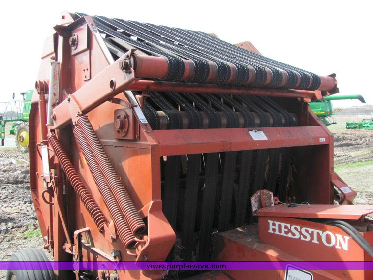 image for item 3126 1982 Hesston 5510 round baler