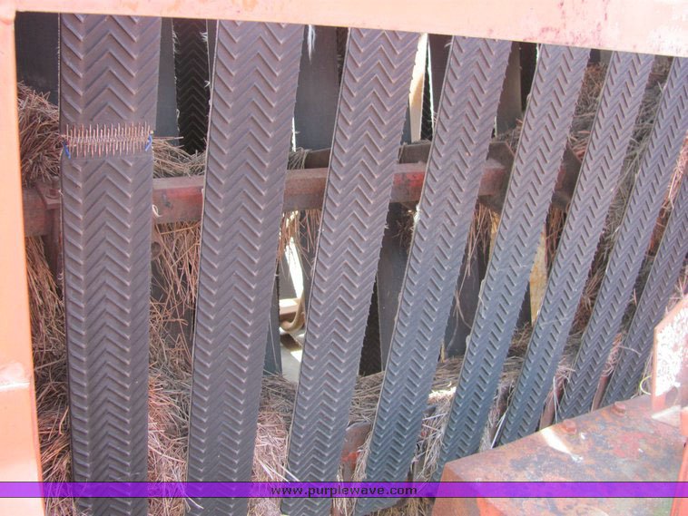 image for item 3126 1982 Hesston 5510 round baler