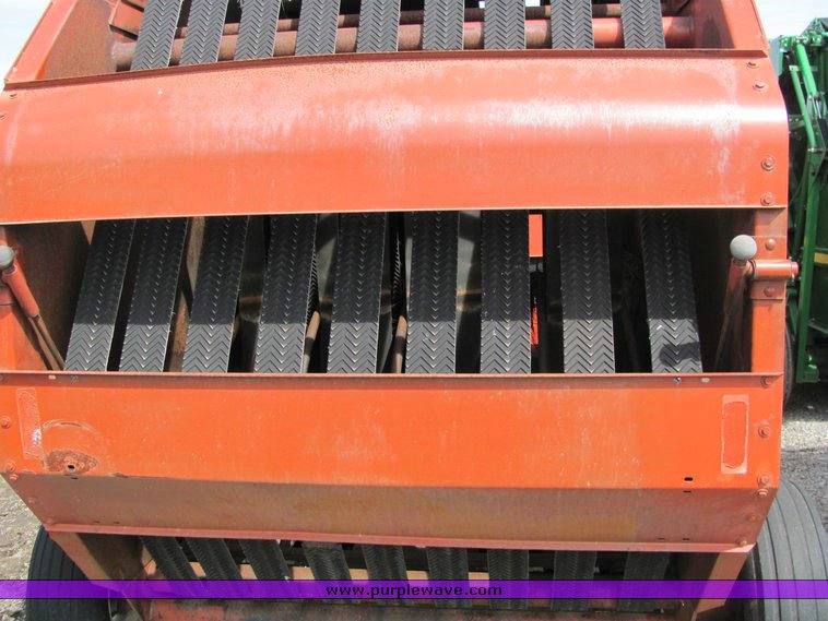 image for item 3126 1982 Hesston 5510 round baler