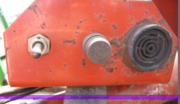 image for item 3126 1982 Hesston 5510 round baler