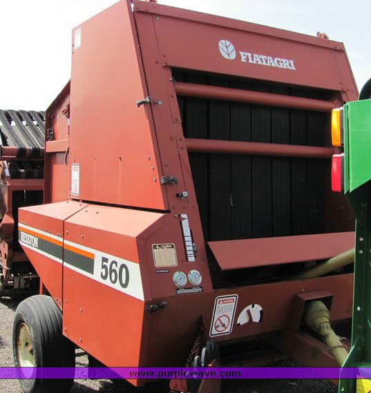 image for item 3127 1988 Hesston 560 round baler