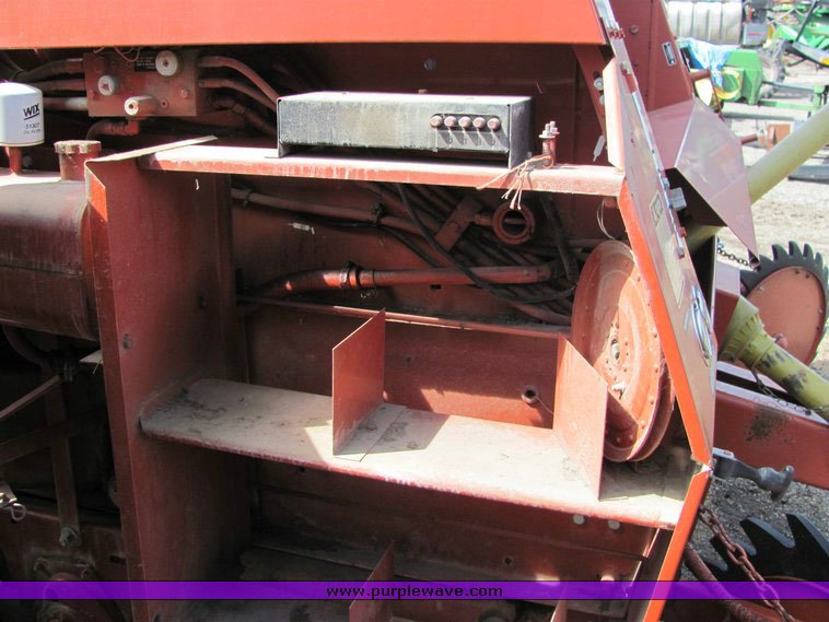 image for item 3127 1988 Hesston 560 round baler