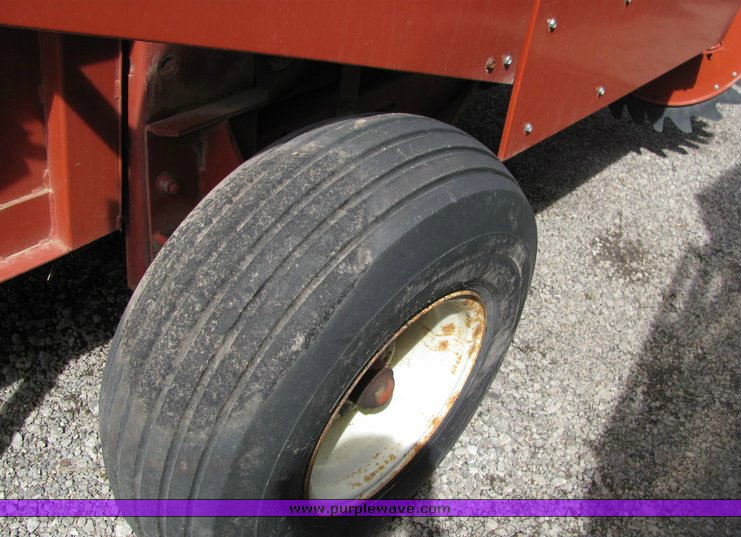 image for item 3127 1988 Hesston 560 round baler