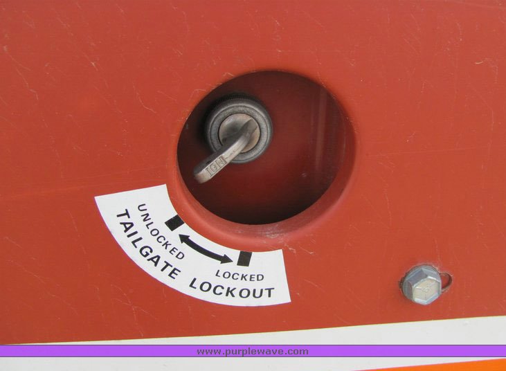 image for item 3127 1988 Hesston 560 round baler