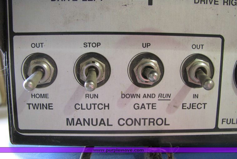 image for item 3127 1988 Hesston 560 round baler