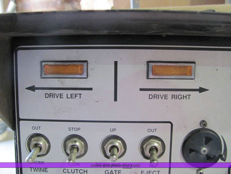 image for item 3127 1988 Hesston 560 round baler