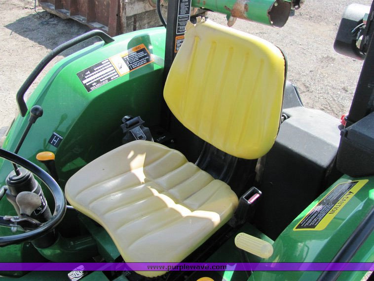 image for item 3128 2000 John Deere 5410 utility tractor