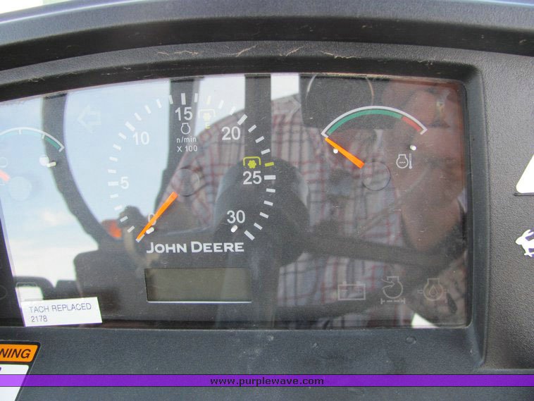 image for item 3128 2000 John Deere 5410 utility tractor