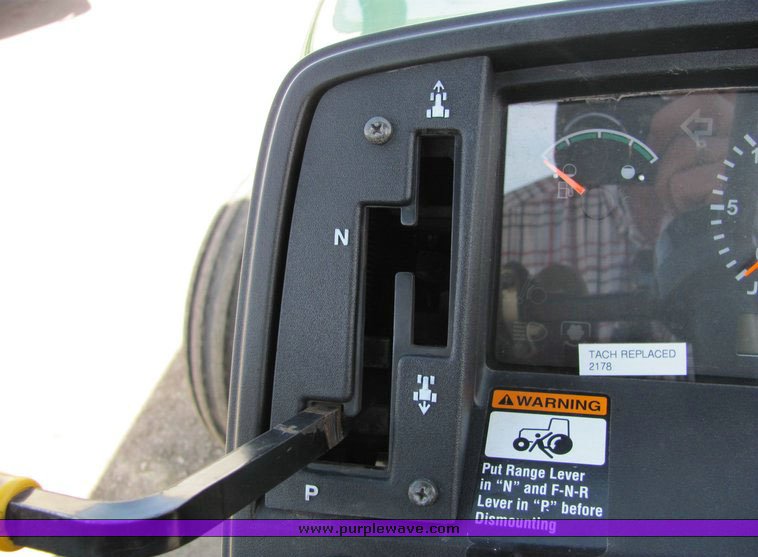 image for item 3128 2000 John Deere 5410 utility tractor