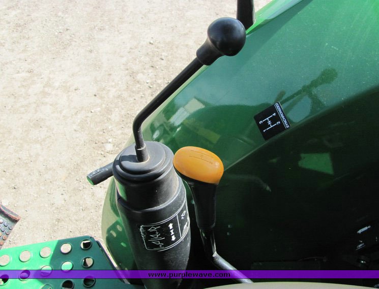 image for item 3128 2000 John Deere 5410 utility tractor