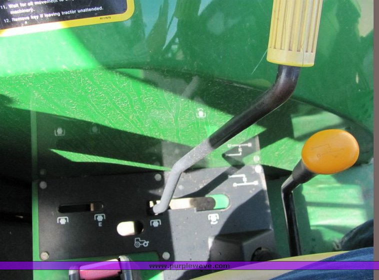 image for item 3128 2000 John Deere 5410 utility tractor