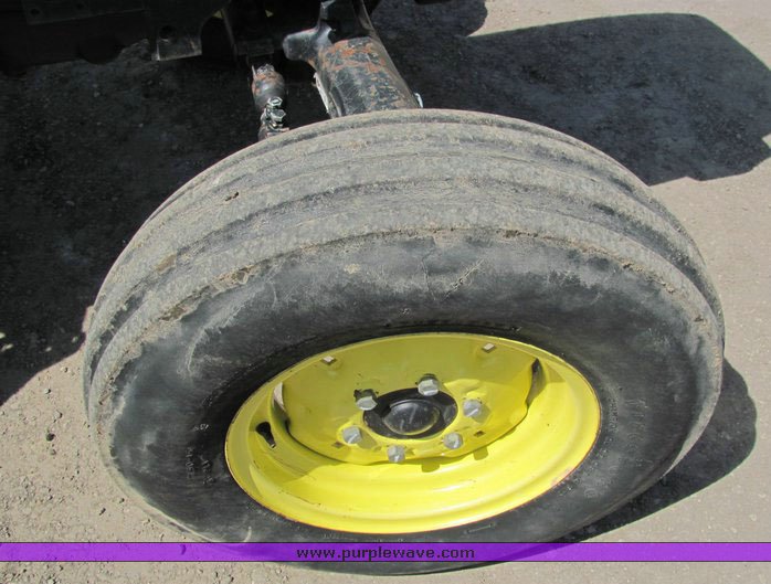 image for item 3128 2000 John Deere 5410 utility tractor