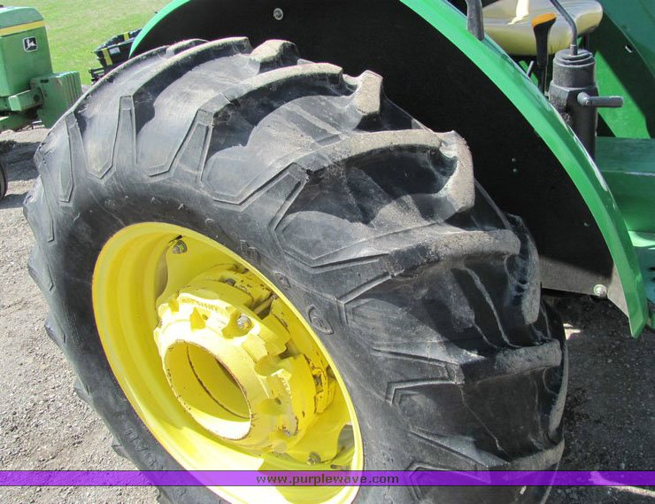 image for item 3128 2000 John Deere 5410 utility tractor