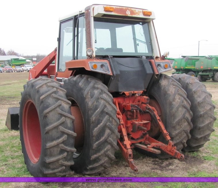 image for item 3321 1977 International 1486 tractor with loader