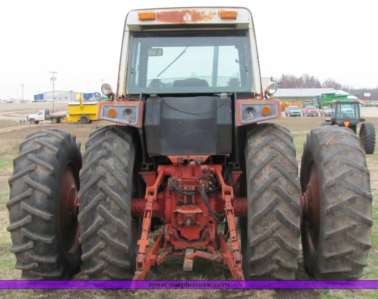 image for item 3321 1977 International 1486 tractor with loader
