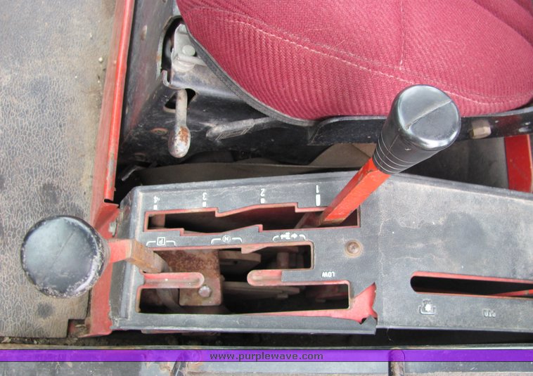 image for item 3321 1977 International 1486 tractor with loader