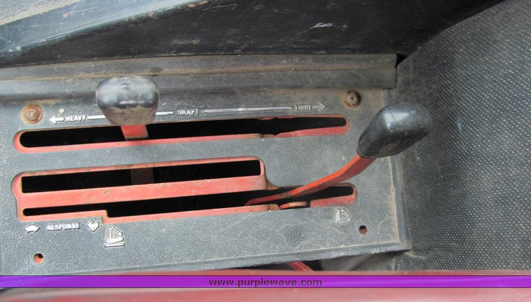 image for item 3321 1977 International 1486 tractor with loader