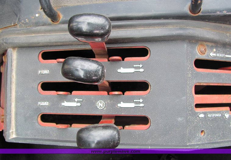 image for item 3321 1977 International 1486 tractor with loader