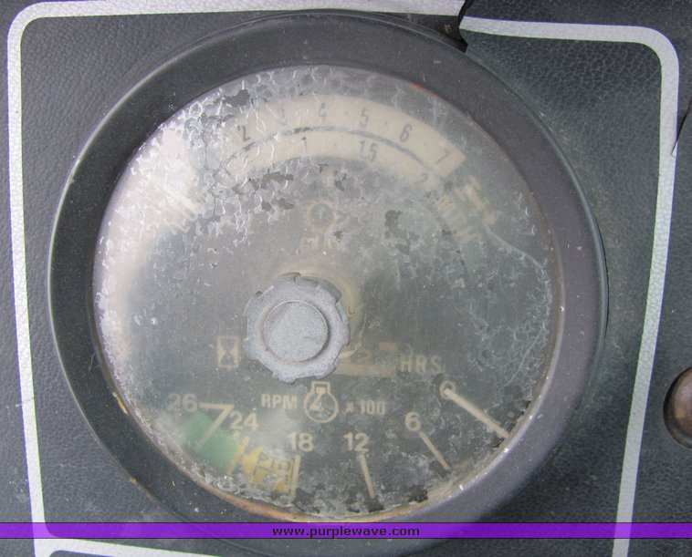 image for item 3321 1977 International 1486 tractor with loader